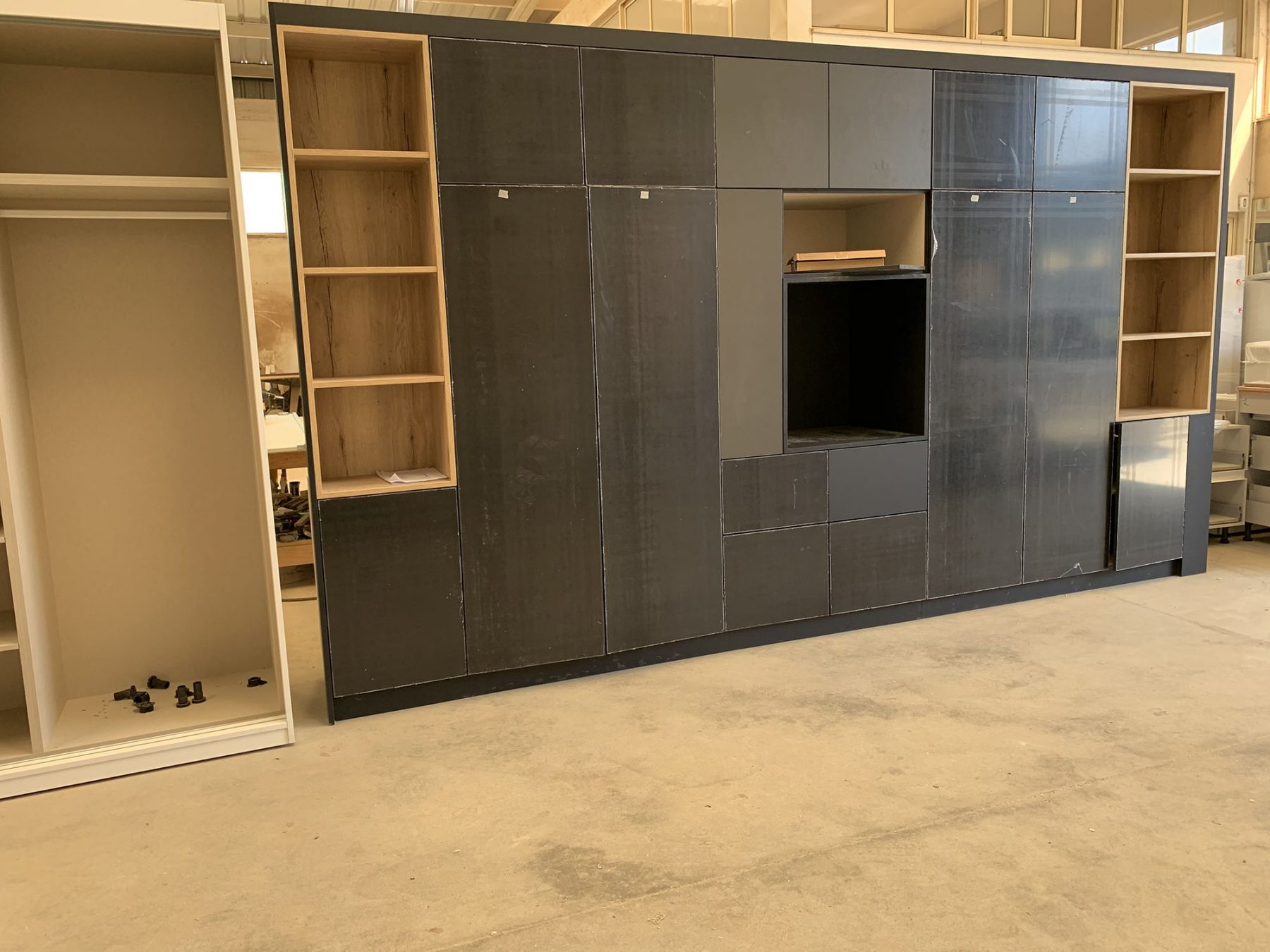 Bibliothèque, armoire – Noir et bois