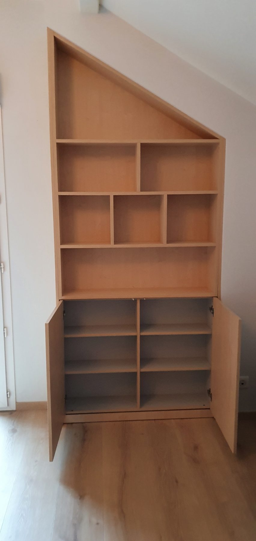 Bibliothèque et placard – Bois