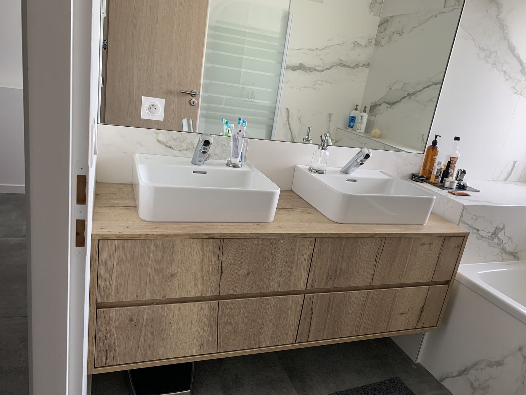 Meuble salle de bains – Bois