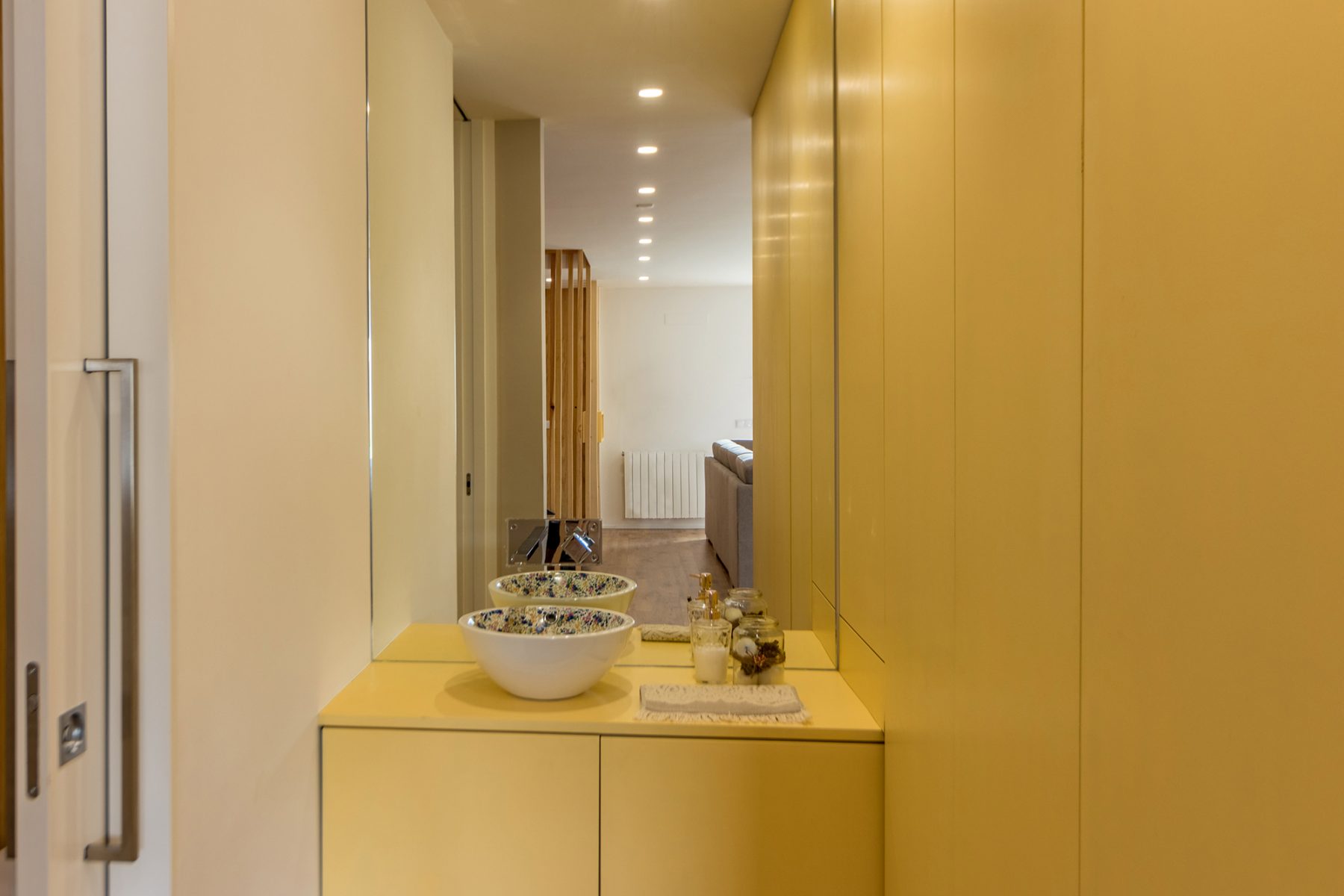 Salle de bains – Meuble jaune