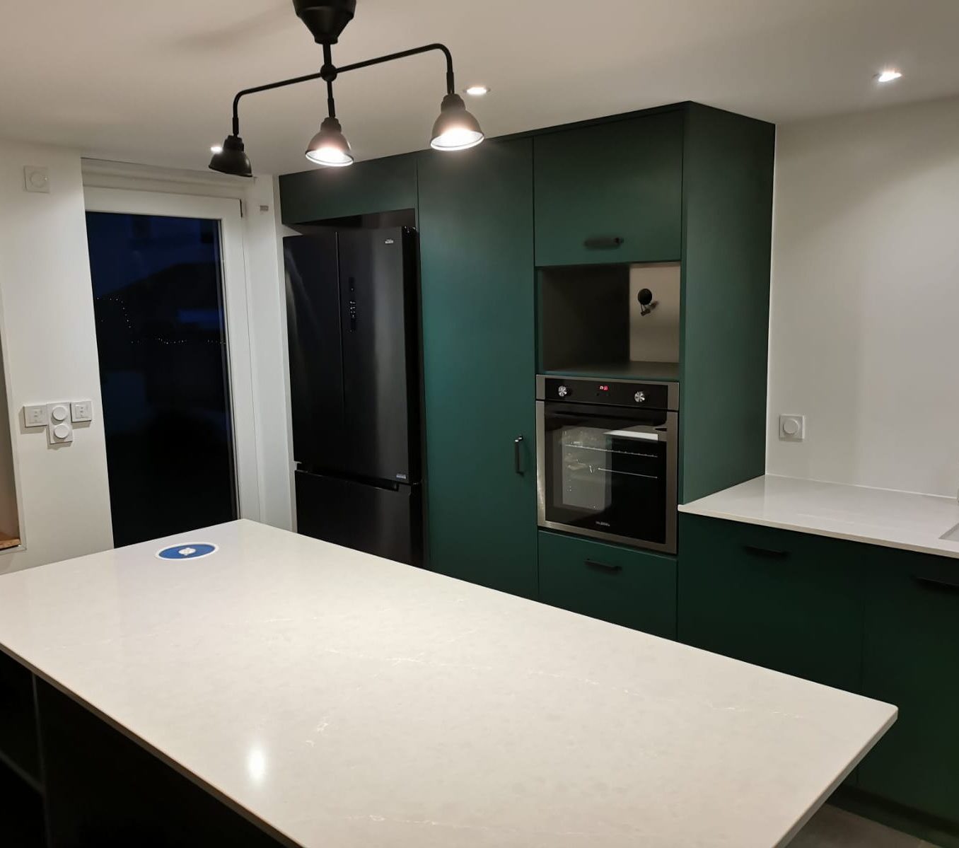 Cuisine Verte et pierre silestone