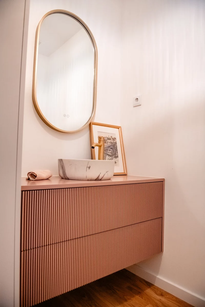meuble suspendu rose